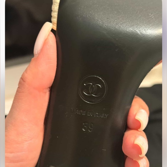 Chanel black and white CC heels, size 39. Excellent condition Women's Heels - Picture 9 of 10